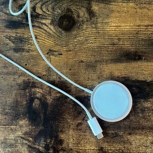Apple Mag-safe Charger (wireless charging) USB-C